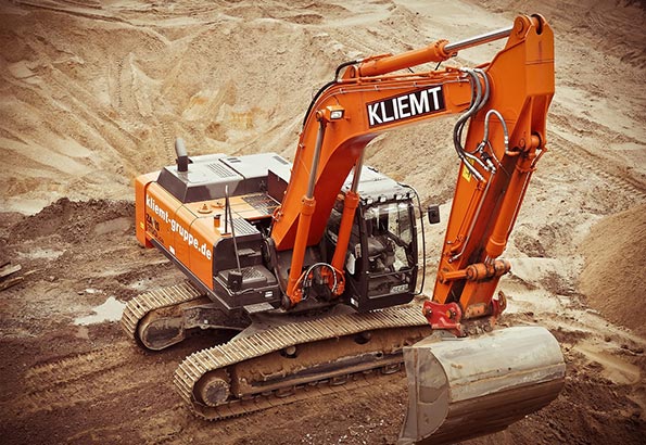 挖掘机在建筑行业的应用与技巧